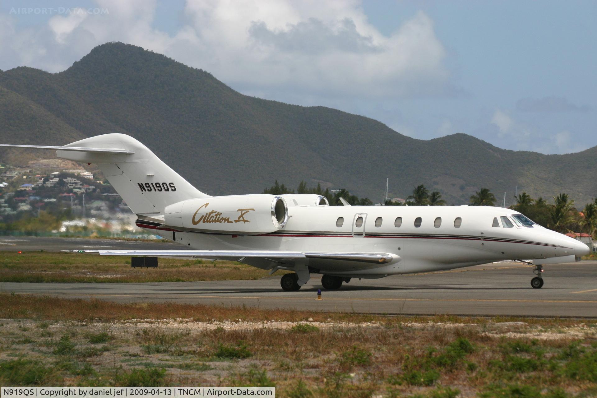 N919QS, 2003 Cessna 750 Citation X C/N 750-0224, taxing runway 10