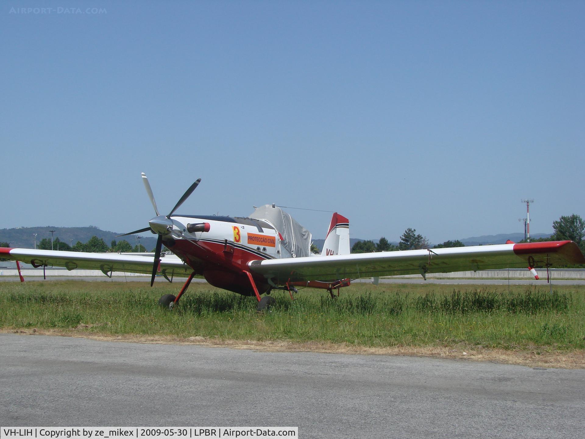 VH-LIH, Air Tractor AT-802 C/N 802-0289, The big airtractor outside, at Braga