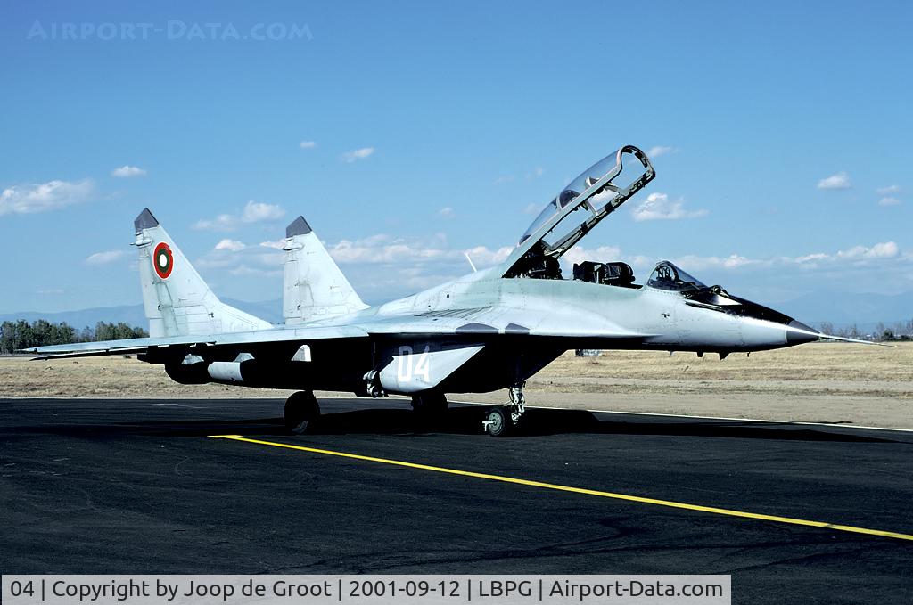 04, Mikoyan-Gurevich MiG-29B C/N 2960535127/4508, In 2001 this was one of just a few operation MiG-29's. After an update more came available in latter years.