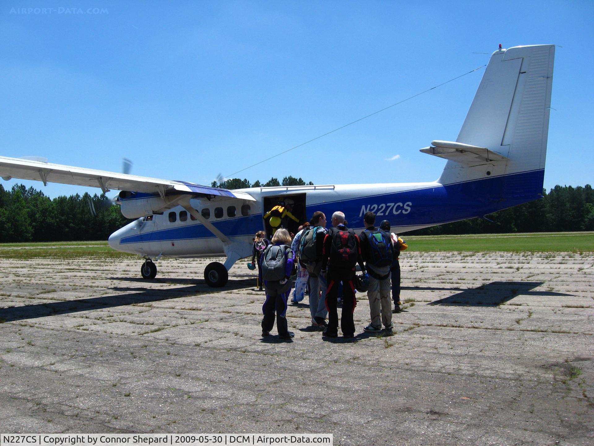 N227CS, 1966 De Havilland Canada DHC-6-100 Twin Otter C/N 27, Loading Up