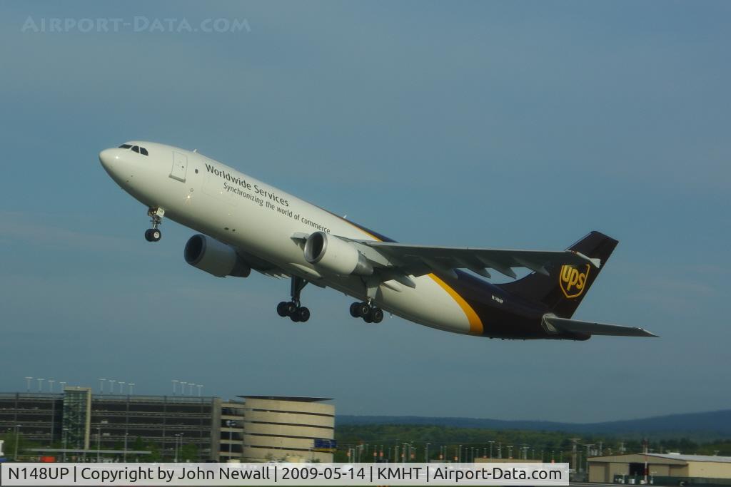 N148UP, 2003 Airbus A300F4-622R(F) C/N 0831, take off from runway 17 for Louisville Kentucky