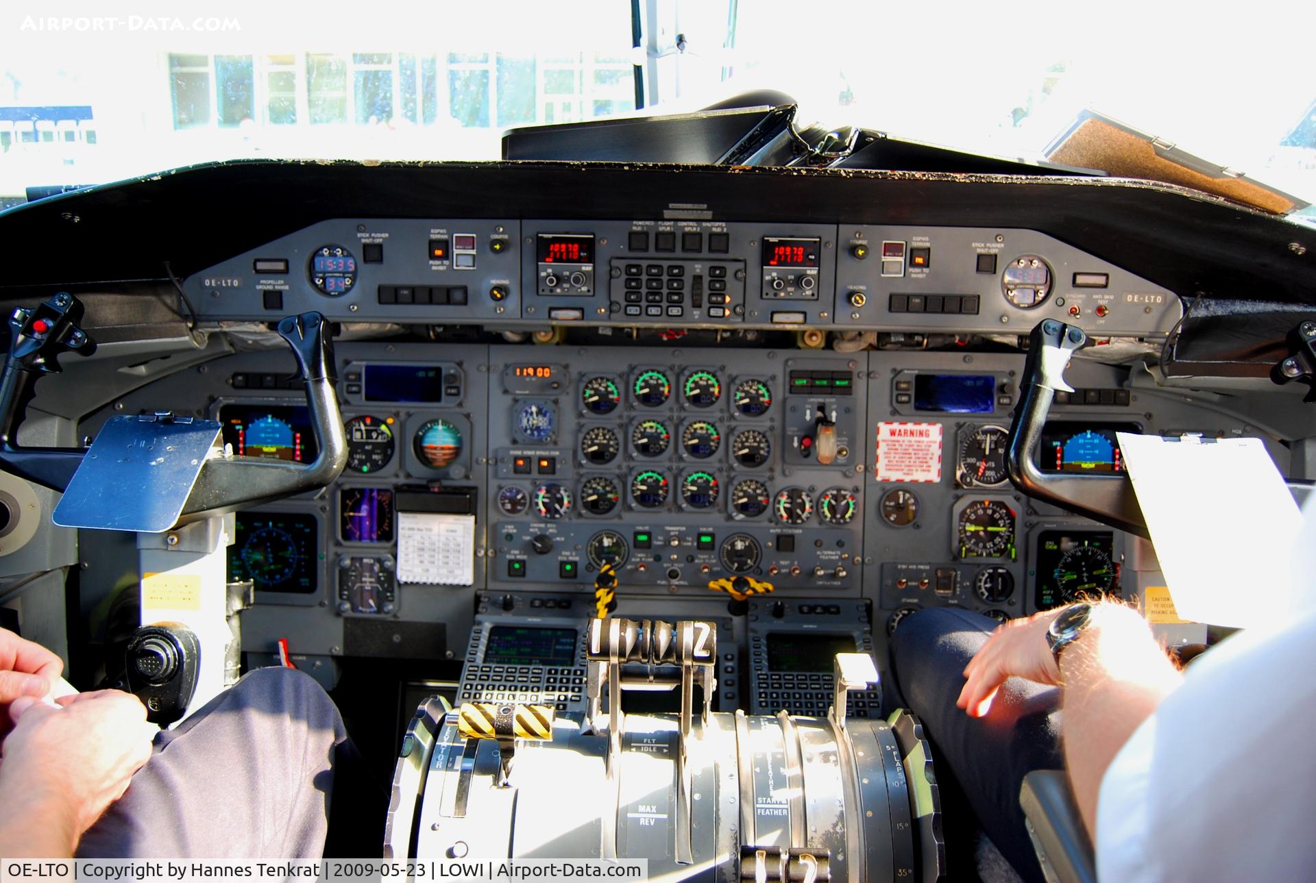 OE-LTO, 2000 De Havilland Canada DHC-8-314Q Dash 8 C/N 553, Cockpit of Austrian arrows Dash8-Q300 
