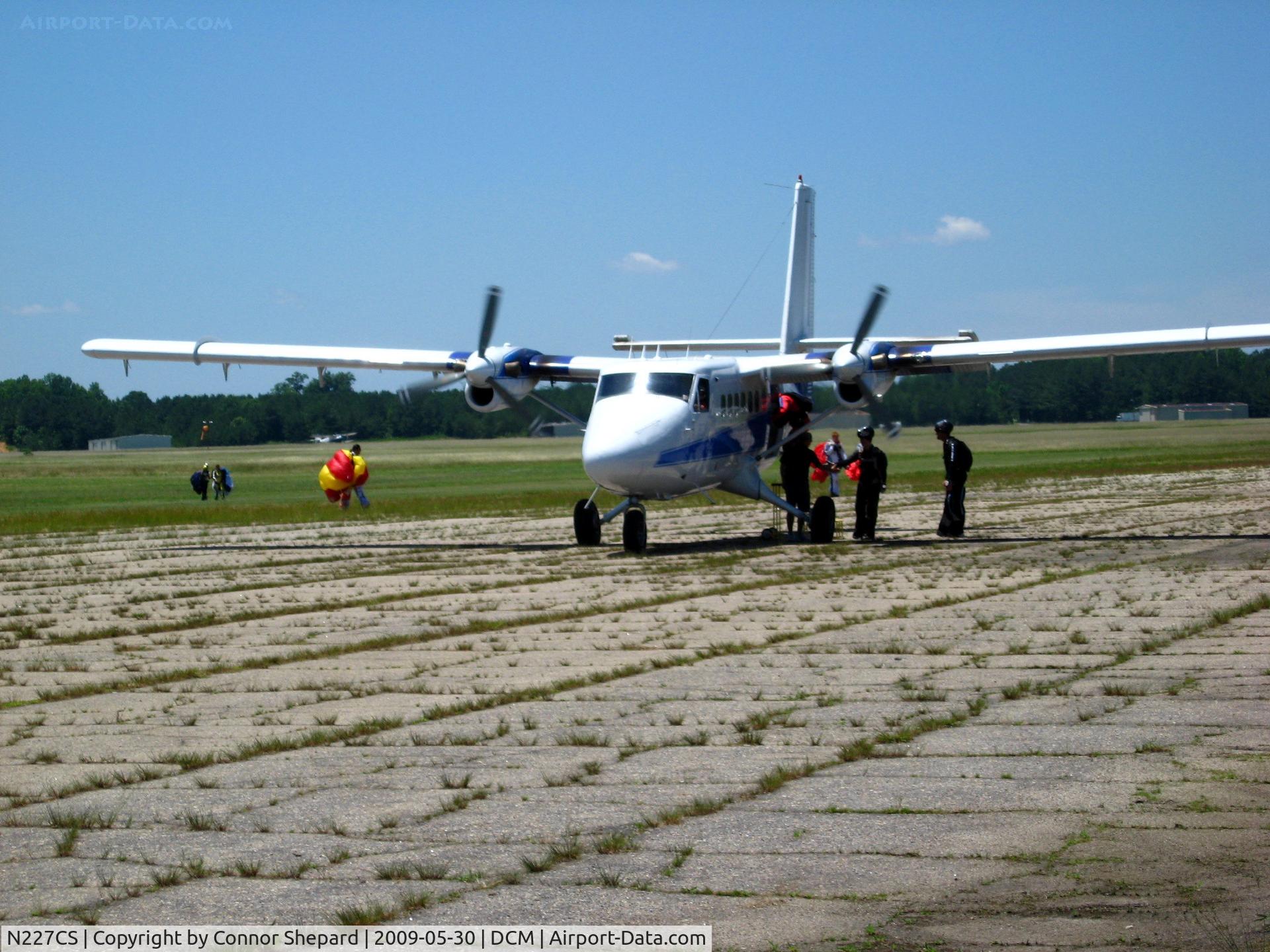 N227CS, 1966 De Havilland Canada DHC-6-100 Twin Otter C/N 27, Loading Up