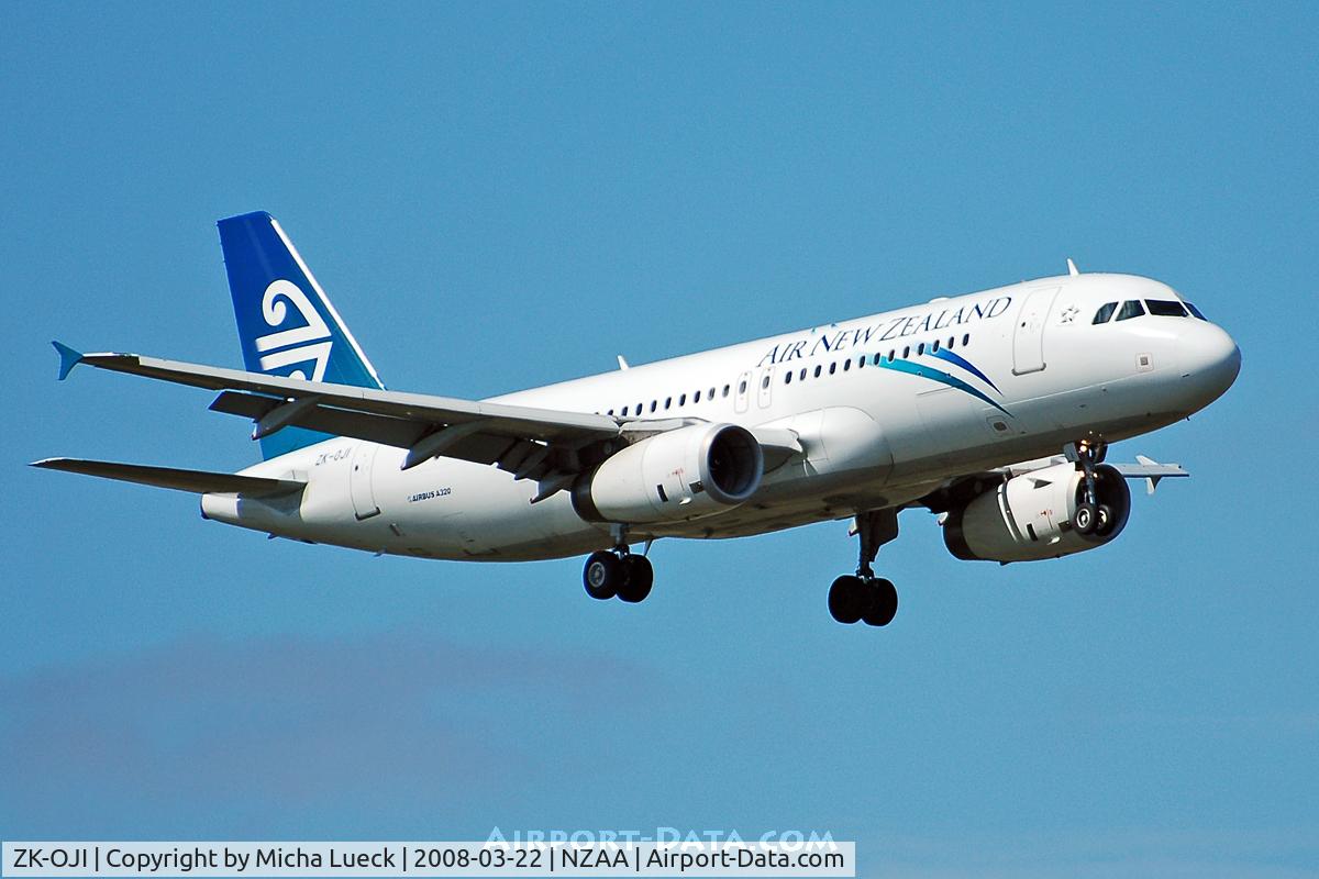ZK-OJI, 2004 Airbus A320-232 C/N 2297, On finals