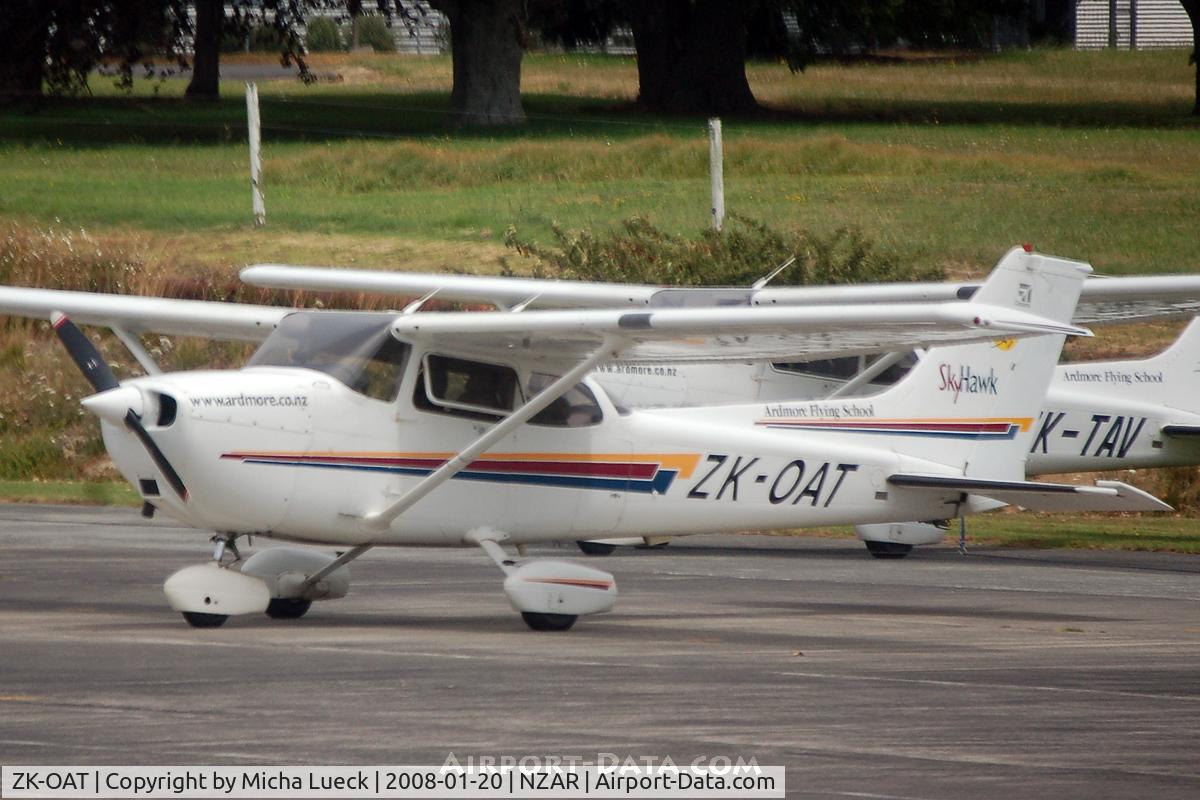 ZK-OAT, Cessna 172R C/N 17281000, At Ardmore