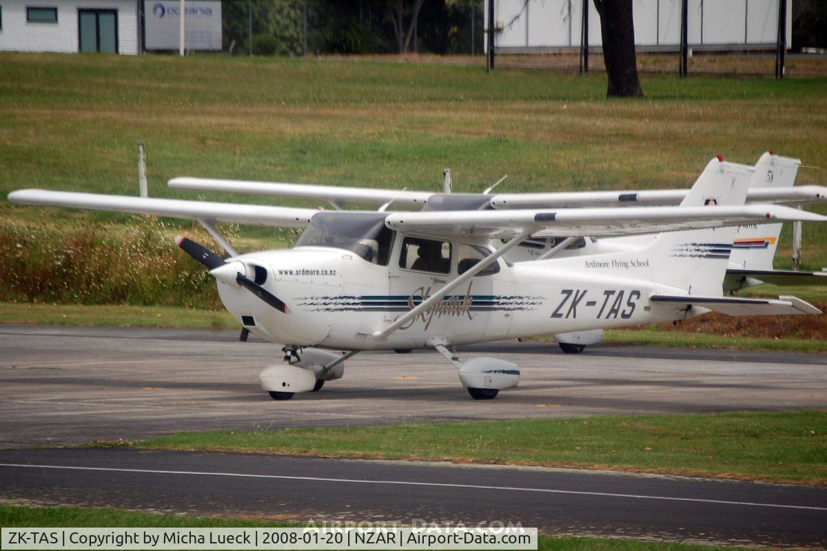 ZK-TAS, Cessna 172R C/N 17280630, At Ardmore
