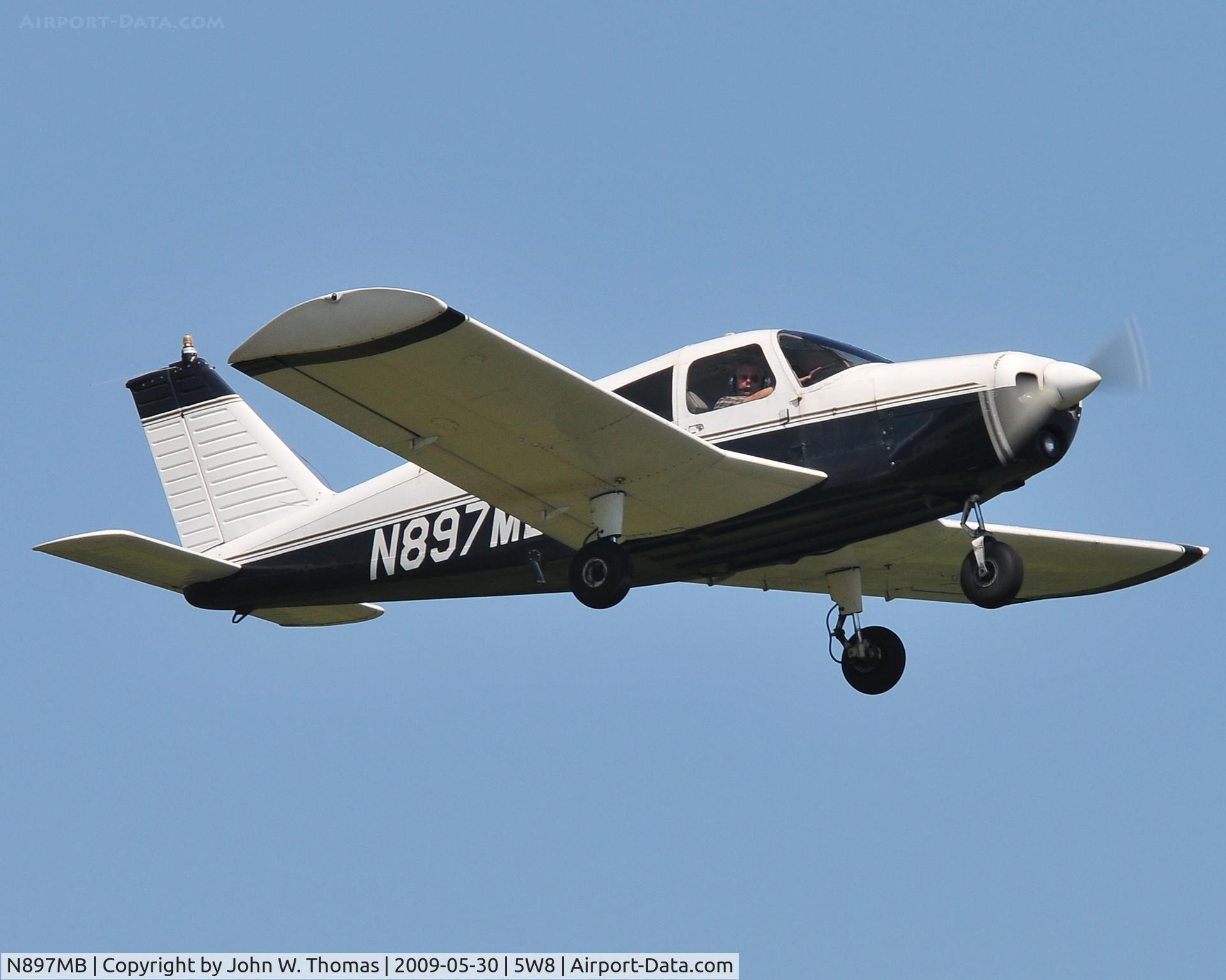 N897MB, 1966 Piper PA-28-140 C/N 28-21978, Departing runway 22