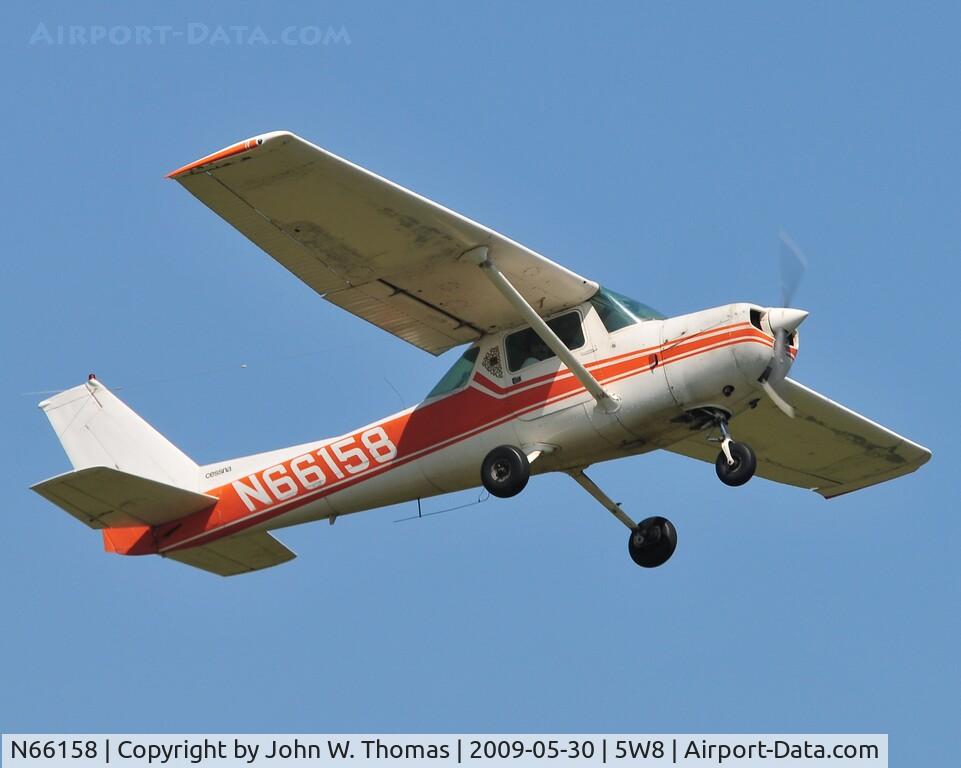N66158, 1974 Cessna 150M C/N 15075881, Departing runway 22