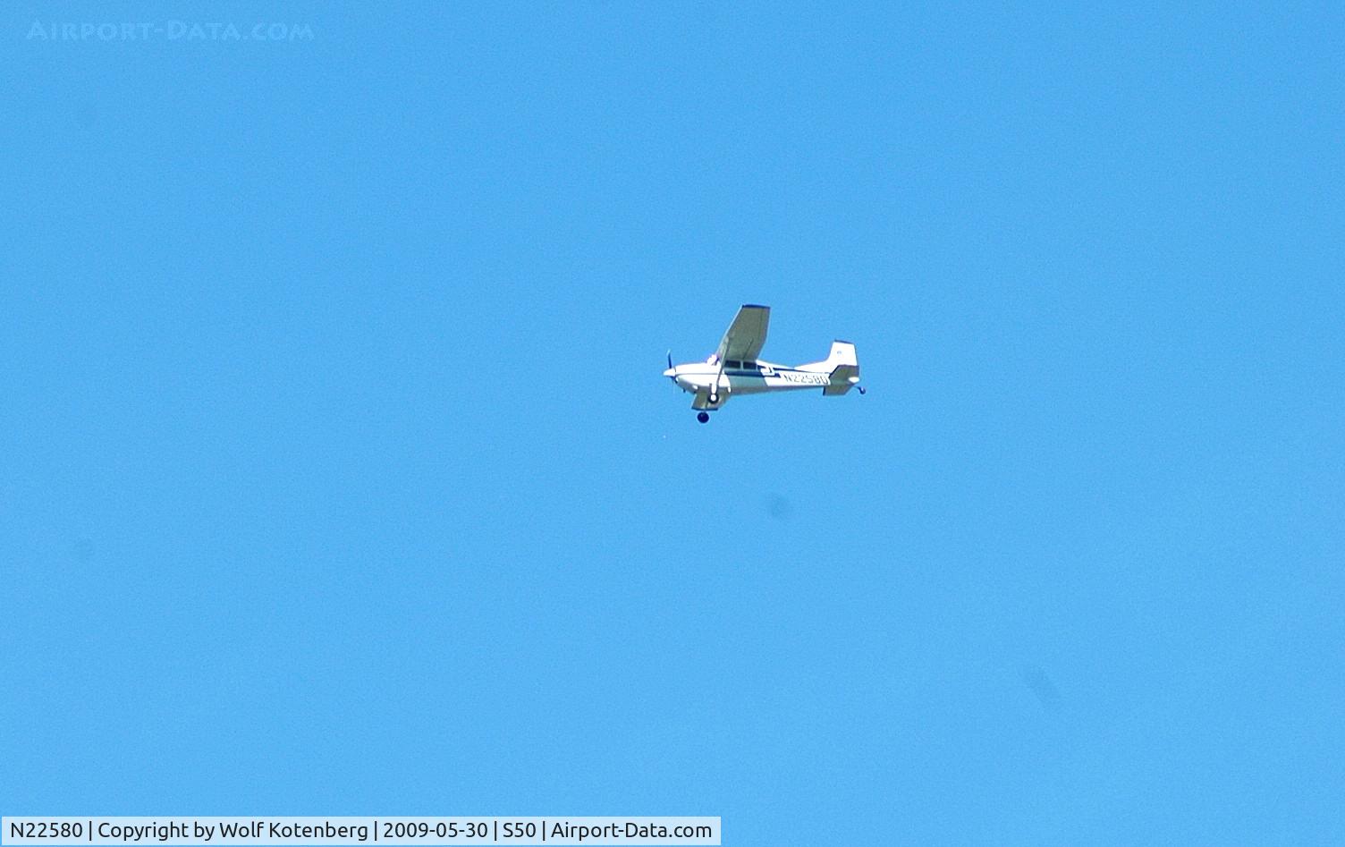 N22580, 1976 Cessna A185F Skywagon 185 C/N 18503076, far away very loud, the only reason I saw him