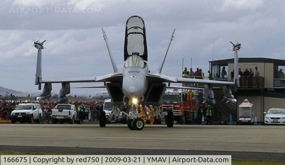 166675, Boeing F/A-18F Super Hornet C/N F153, US Navy Super Hornet Head-on