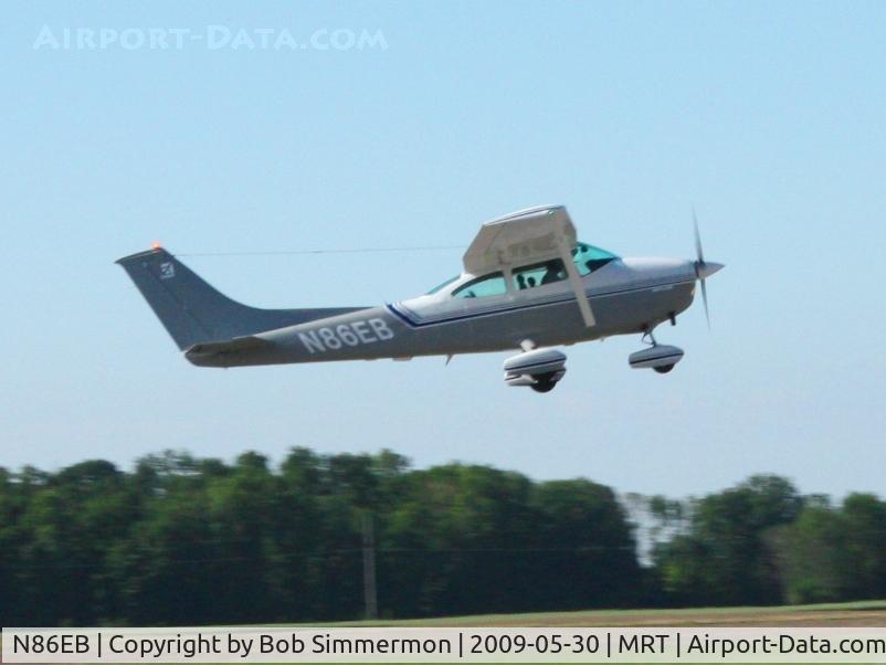 N86EB, 1975 Cessna 182P Skylane C/N 18263675, Departing Marysville, Ohio