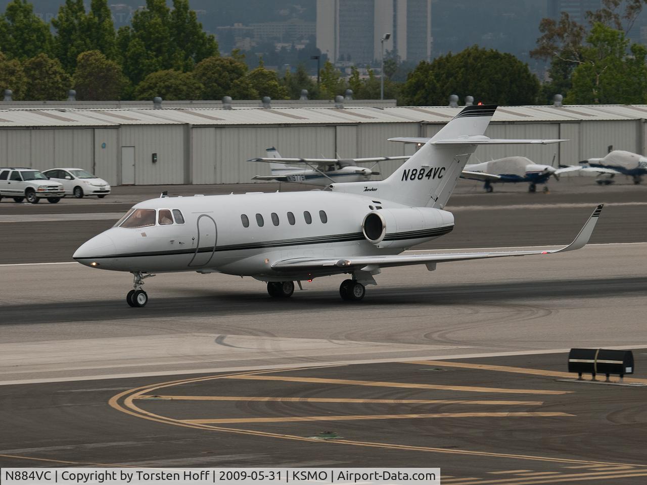 N884VC, 2002 Raytheon Hawker 800XP C/N 258584, N884VC departing from RWY 21