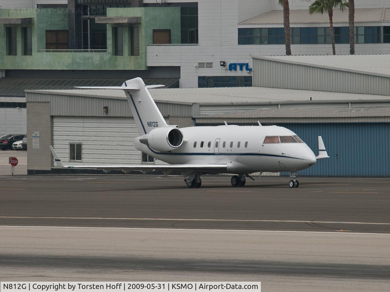 N812G, 1996 Canadair Challenger 604 (CL-600-2B16) C/N 5330, N812G taxiing