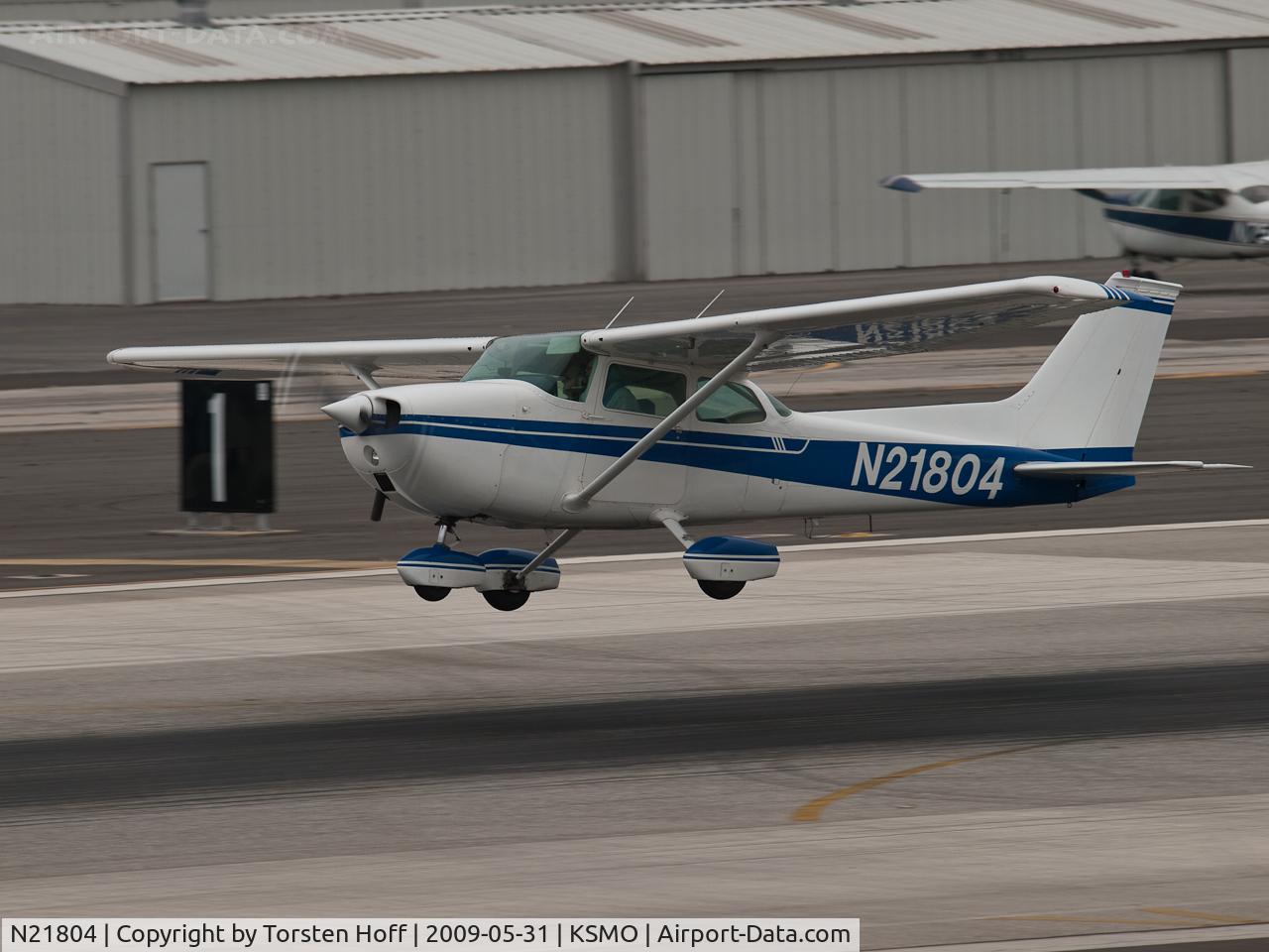 N21804, 1974 Cessna 172M C/N 17264026, N21804 departing from RWY 21