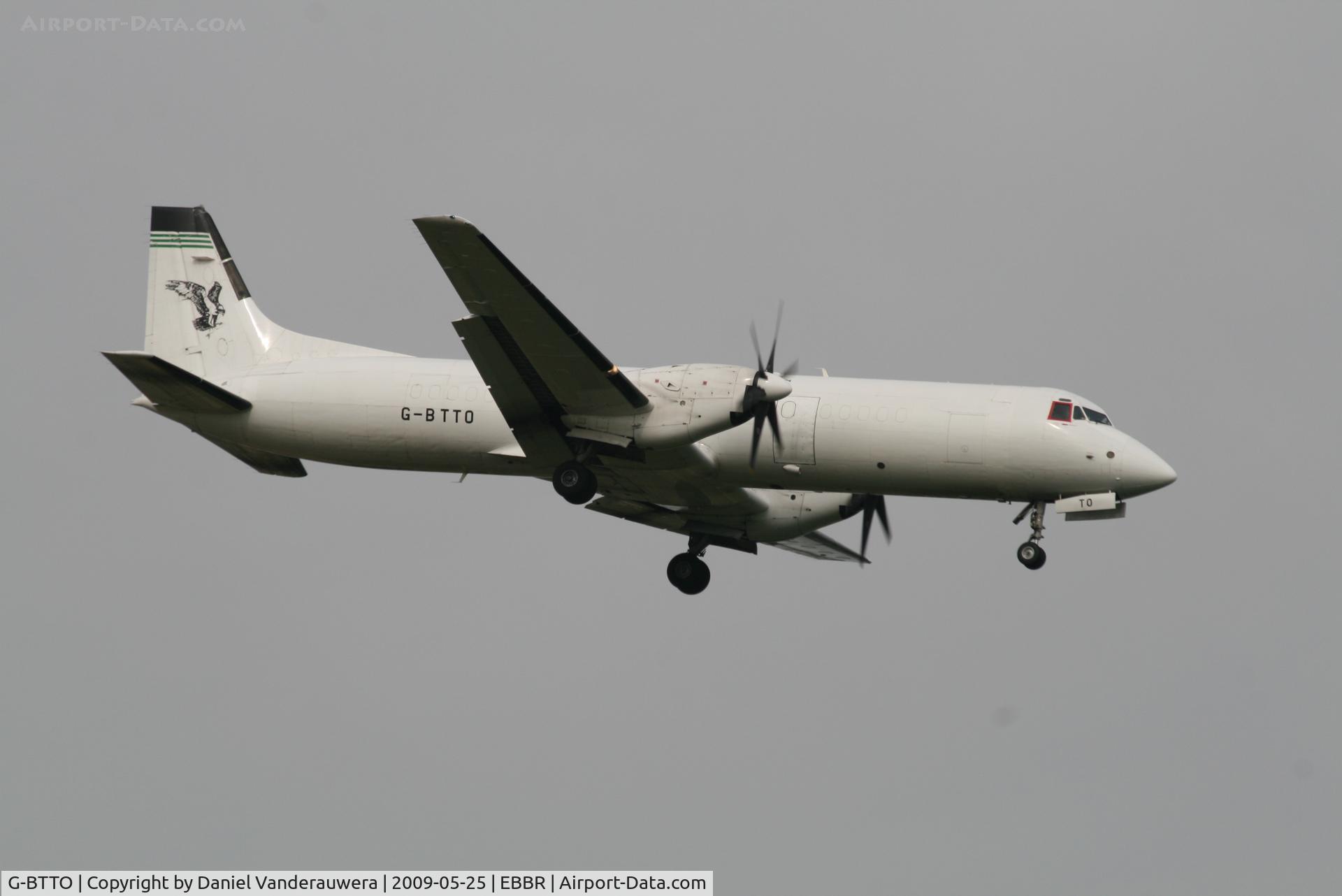 G-BTTO, 1990 British Aerospace ATP C/N 2033, descending to rwy 02 - cloudy