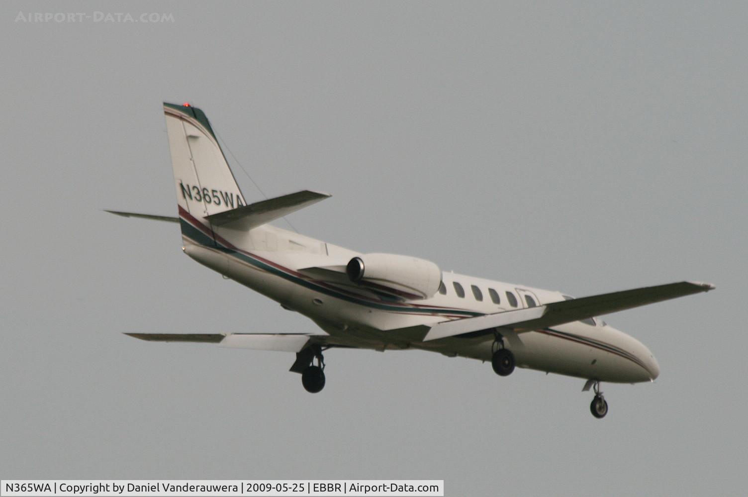 N365WA, 1981 Cessna 550 C/N 550-0333, several seconds before landing on rwy 02