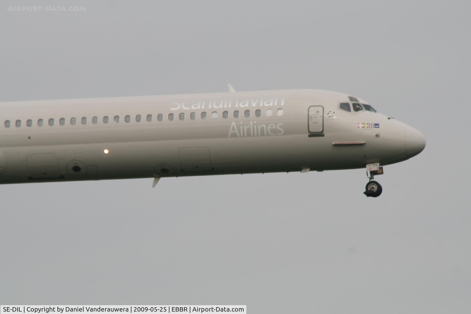 SE-DIL, 1989 McDonnell Douglas MD-82 (DC-9-82) C/N 49913, arrival of flight SK593 to rwy 02