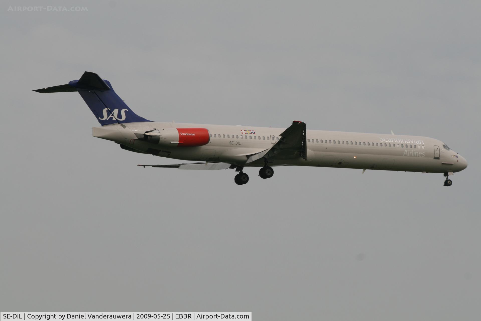 SE-DIL, 1989 McDonnell Douglas MD-82 (DC-9-82) C/N 49913, flight SK593 is descending to rwy 02