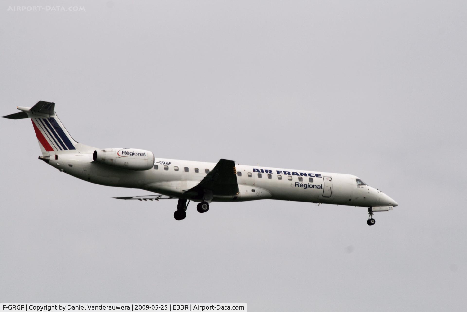 F-GRGF, 1998 Embraer EMB-145EU (ERJ-145EU) C/N 145050, flight AF5402 is descending to rwy 02