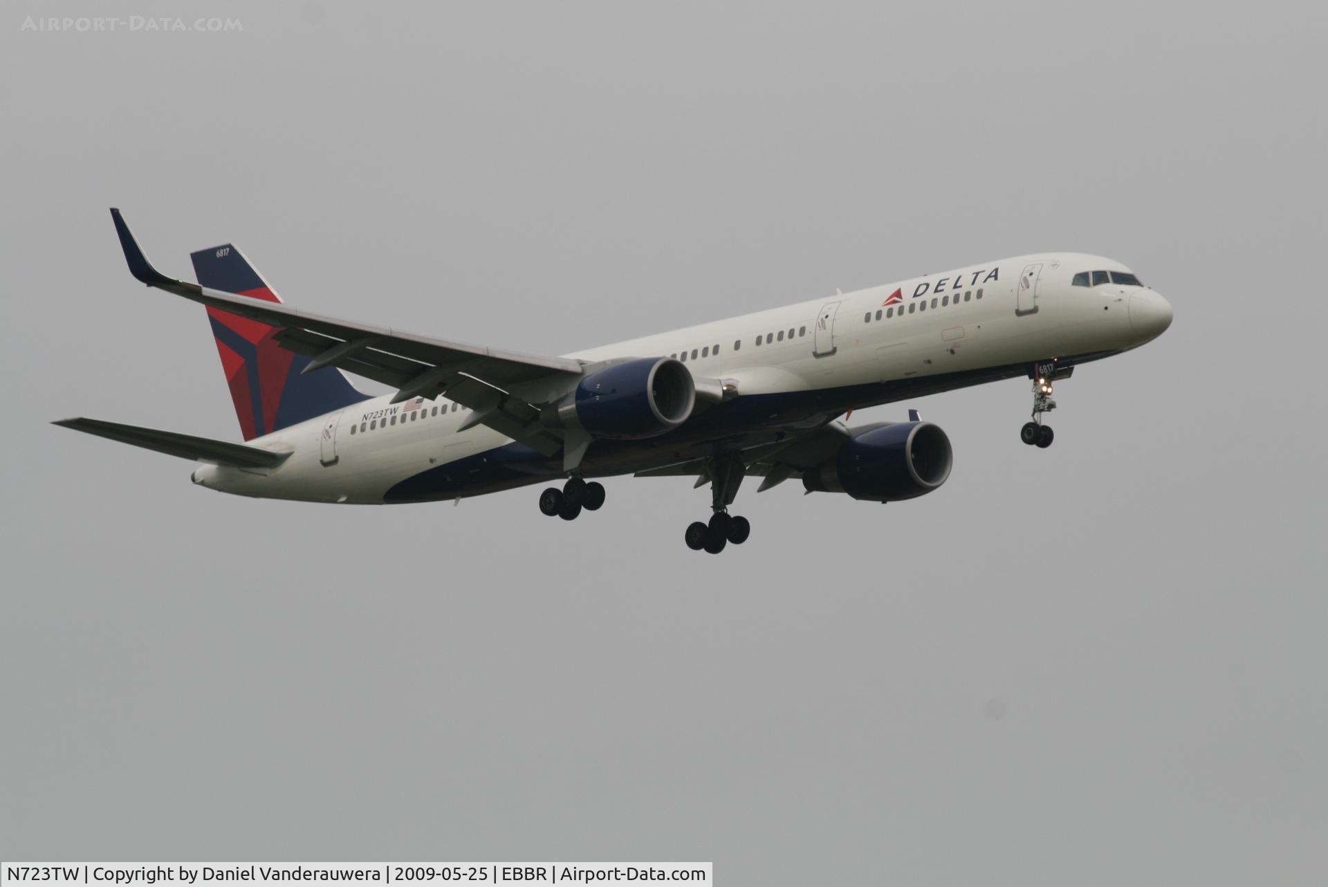 N723TW, 2000 Boeing 757-231 C/N 29378, arrival of flight DL140 to rwy 02