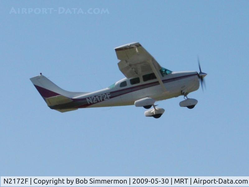 N2172F, 1965 Cessna U206 Super Skywagon C/N U206-0372, Departing Marysville, Ohio