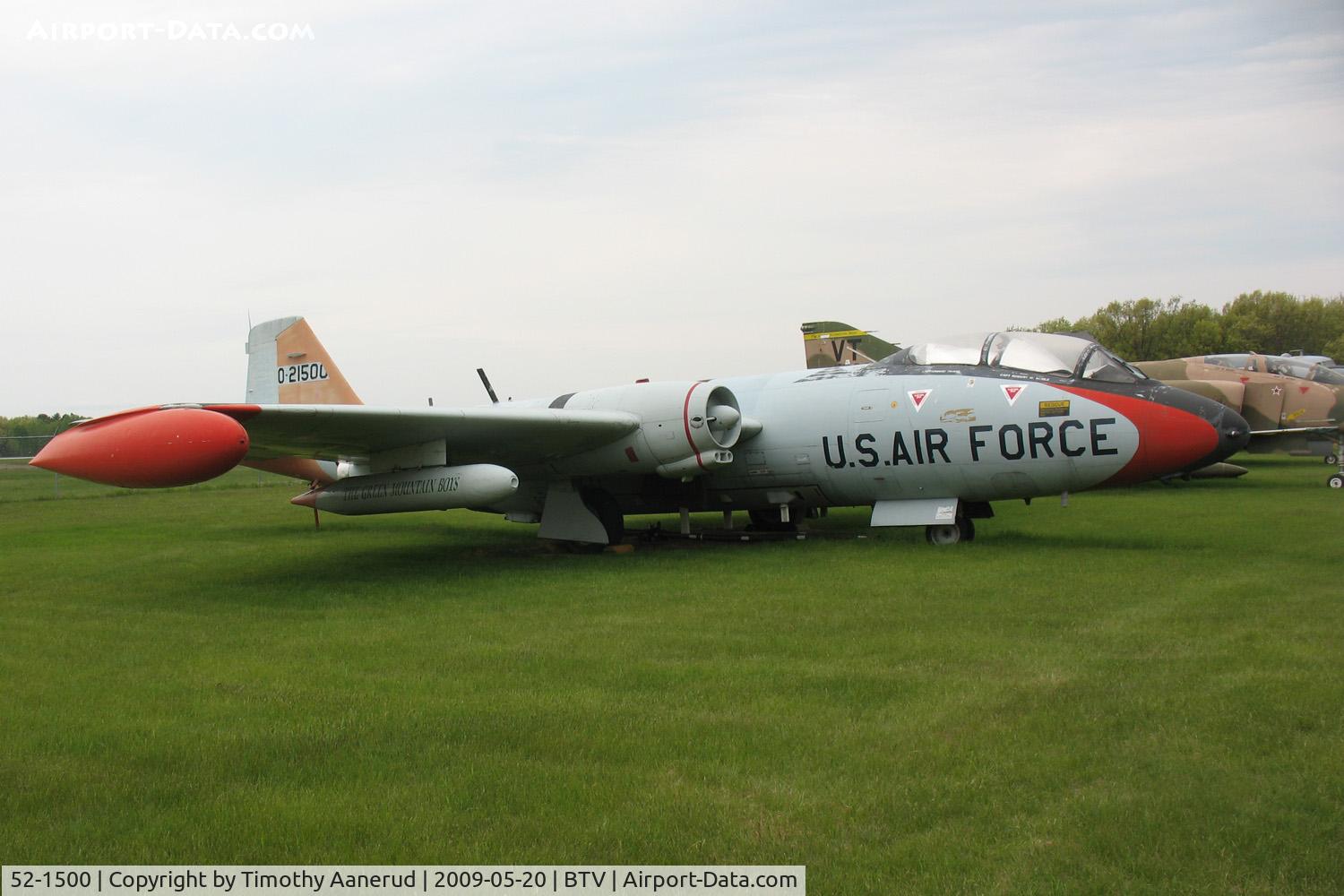 52-1500, 1952 Martin EB-57B Canberra C/N 083, Vermont Air National Guard airpark, Burlington, VT