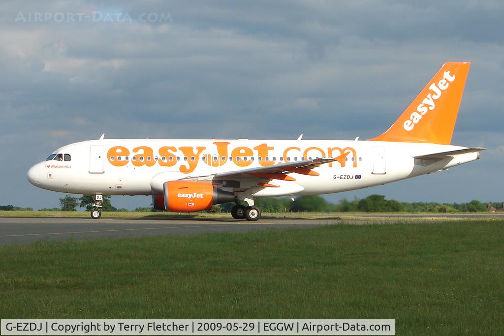 G-EZDJ, 2008 Airbus A319-111 C/N 3544, Easyjet A319 taxies in at Luton