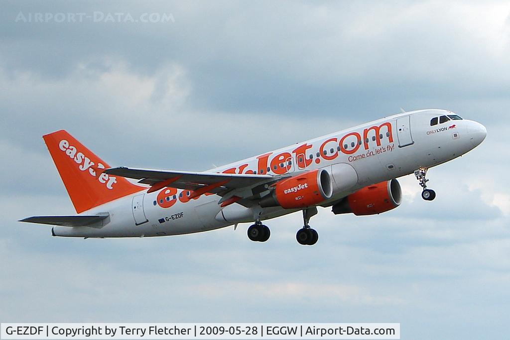G-EZDF, 2008 Airbus A319-111 C/N 3432, Easyjet A319 lifts off from  Luton
