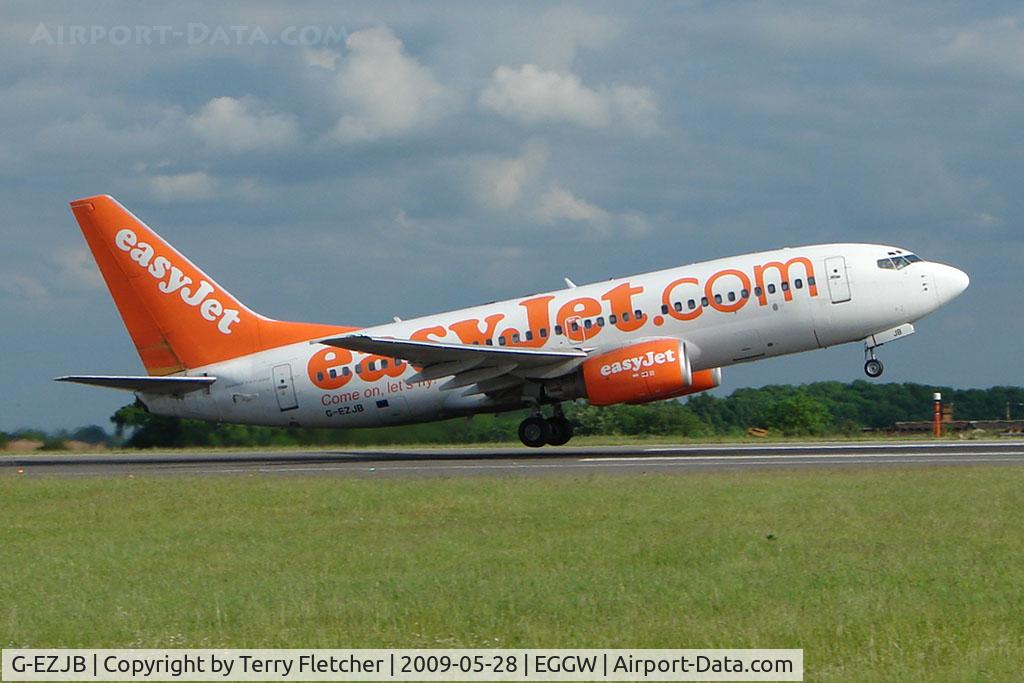 G-EZJB, 2000 Boeing 737-73V C/N 30236, Easyjet B737  lifts off from  Luton