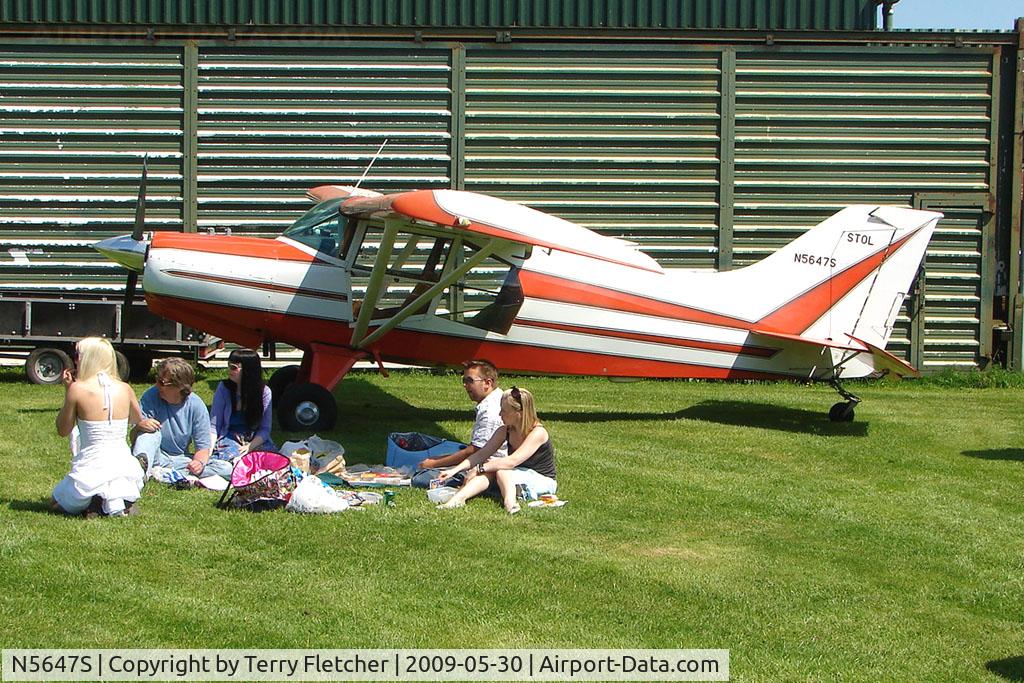 N5647S, 1980 Maule M-5-235C Lunar Rocket C/N 7345C, The wings of the Maule provide shade for the picnic at the Abbots Bromley Fly-In
