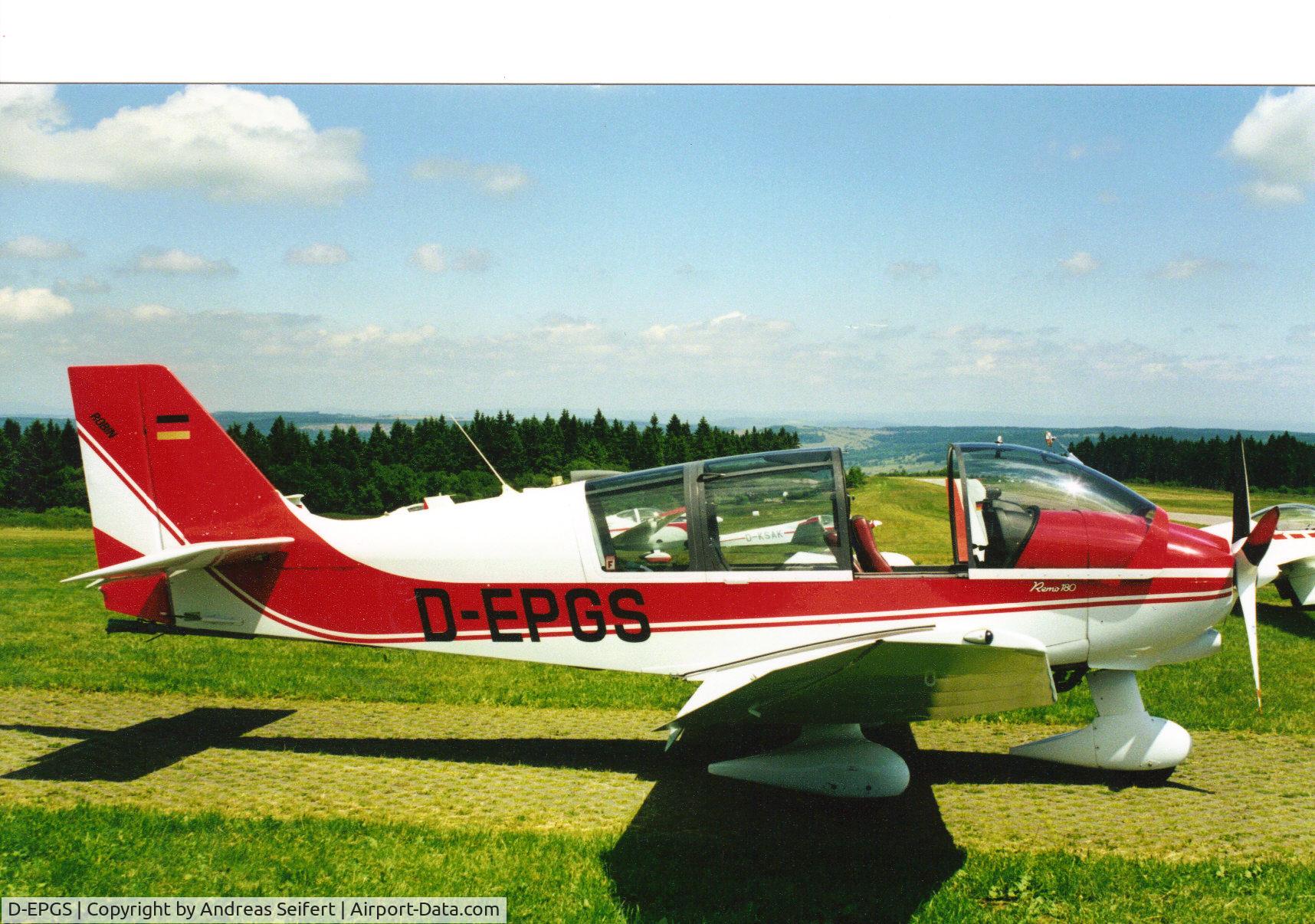 D-EPGS, Robin DR-400-180R Remorqueur Regent C/N 2167, Wasserkuppe 2001