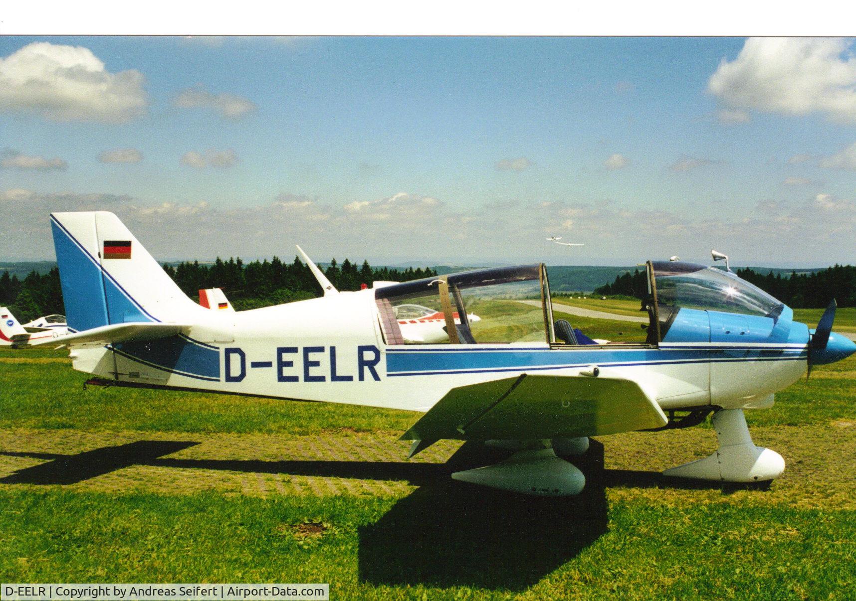 D-EELR, Robin DR-400-180R Remorqueur Regent C/N 950, Wasserkuppe 2001