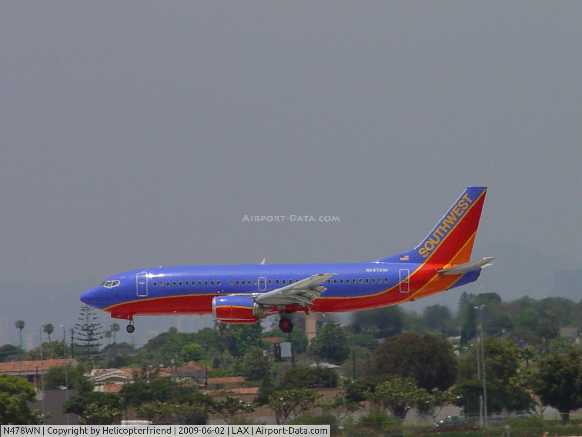 N478WN, 2004 Boeing 737-7H4 C/N 33989, Landing on 24R