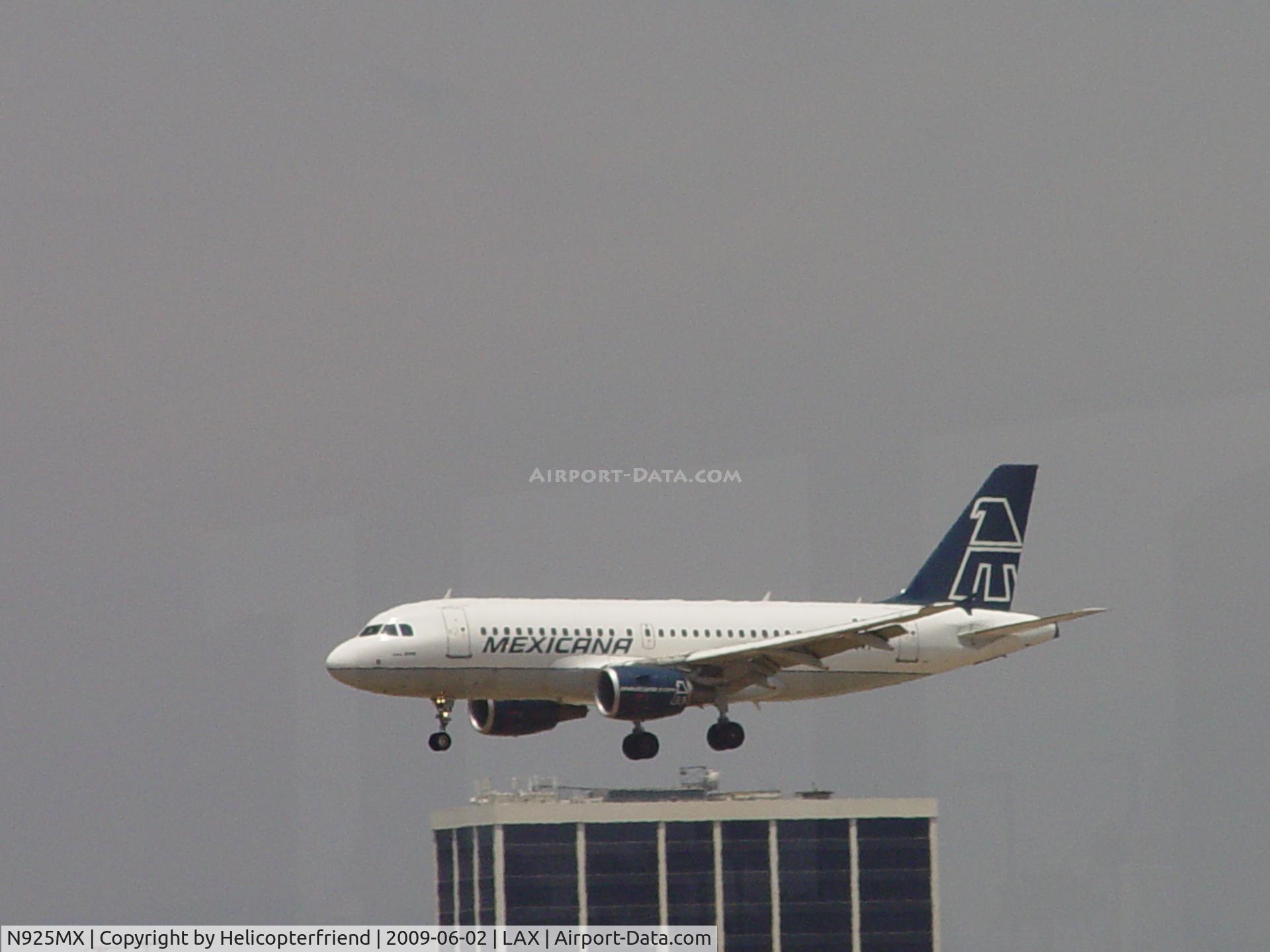 N925MX, 2003 Airbus A319-112 C/N 1925, On final landing on Runway 24R