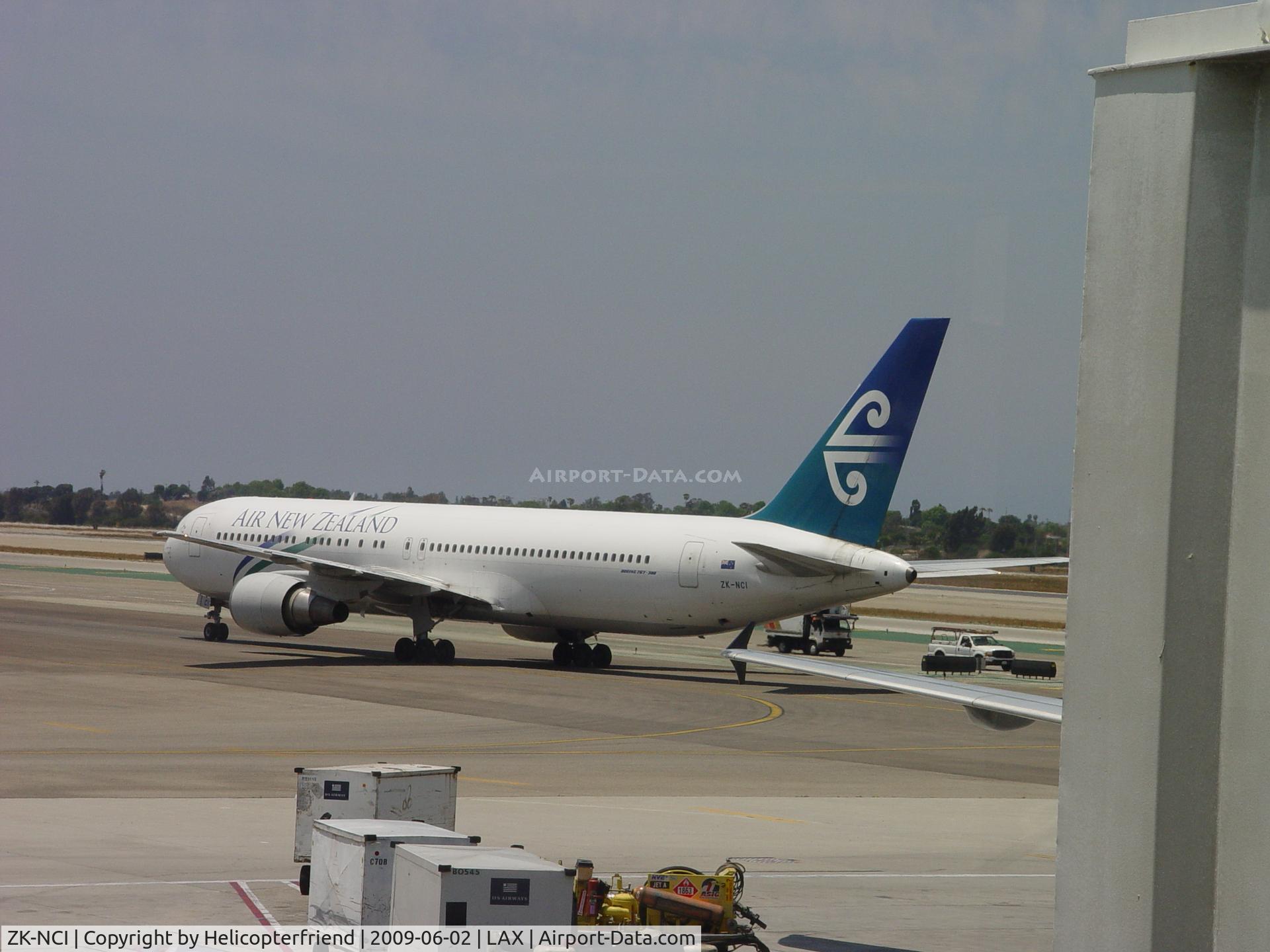 ZK-NCI, 1994 Boeing 767-319 C/N 26913, Air New Zeland taxiing westbound