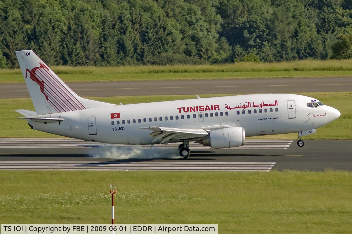 TS-IOI, 1994 Boeing 737-5H3 C/N 27257, touchdown at SCN