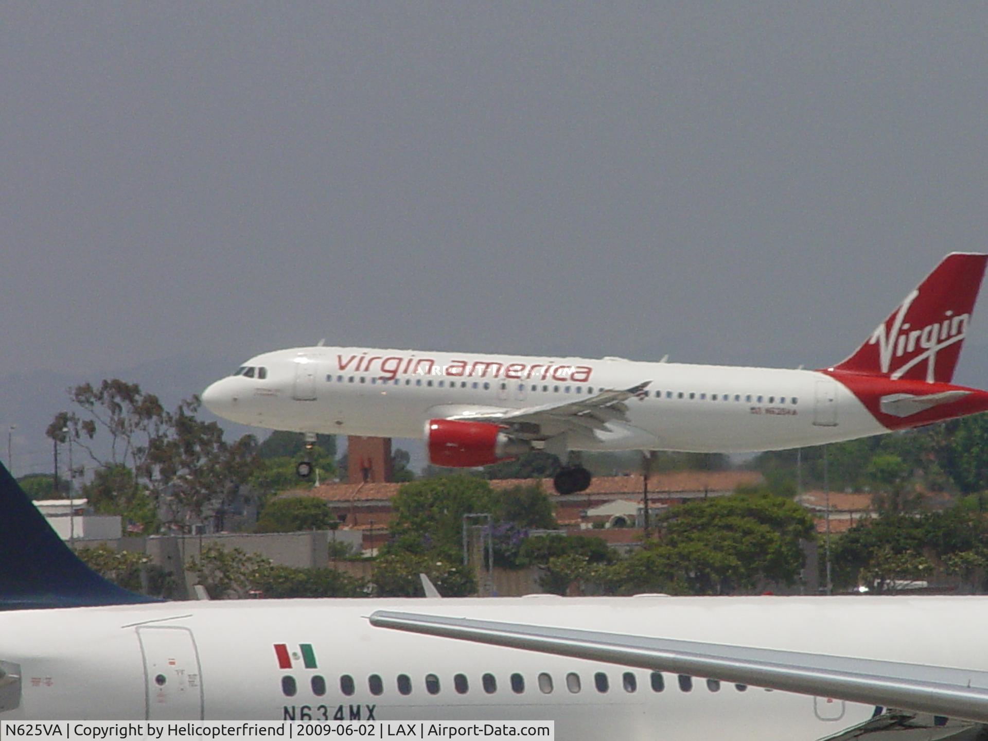 N625VA, 2006 Airbus A320-214 C/N 2800, Landing 24R