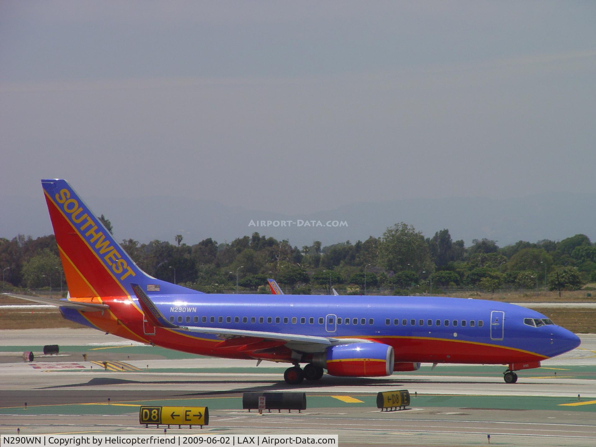 N290WN, 2007 Boeing 737-7H4 C/N 36632, Taxiing to runway for take off
