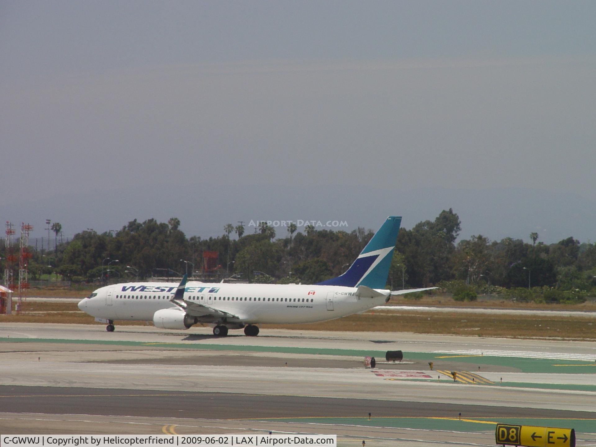 C-GWWJ, 2008 Boeing 737-8CT C/N 35080, Rolling down Runway 24L