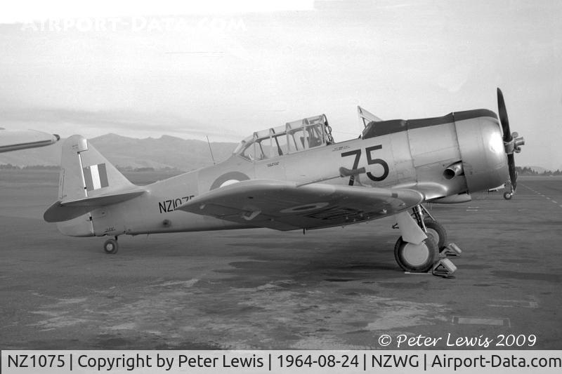 NZ1075, 1944 North American AT-6D Harvard III C/N 88-15874 (41-34120), RNZAF