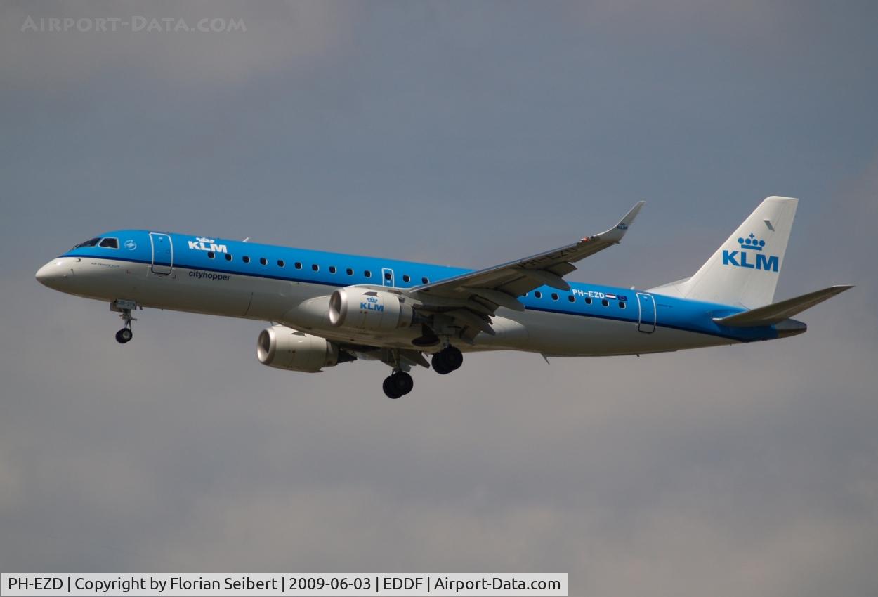 PH-EZD, 2009 Embraer 190LR (ERJ-190-100LR) C/N 19000279, Short final rwy 25L