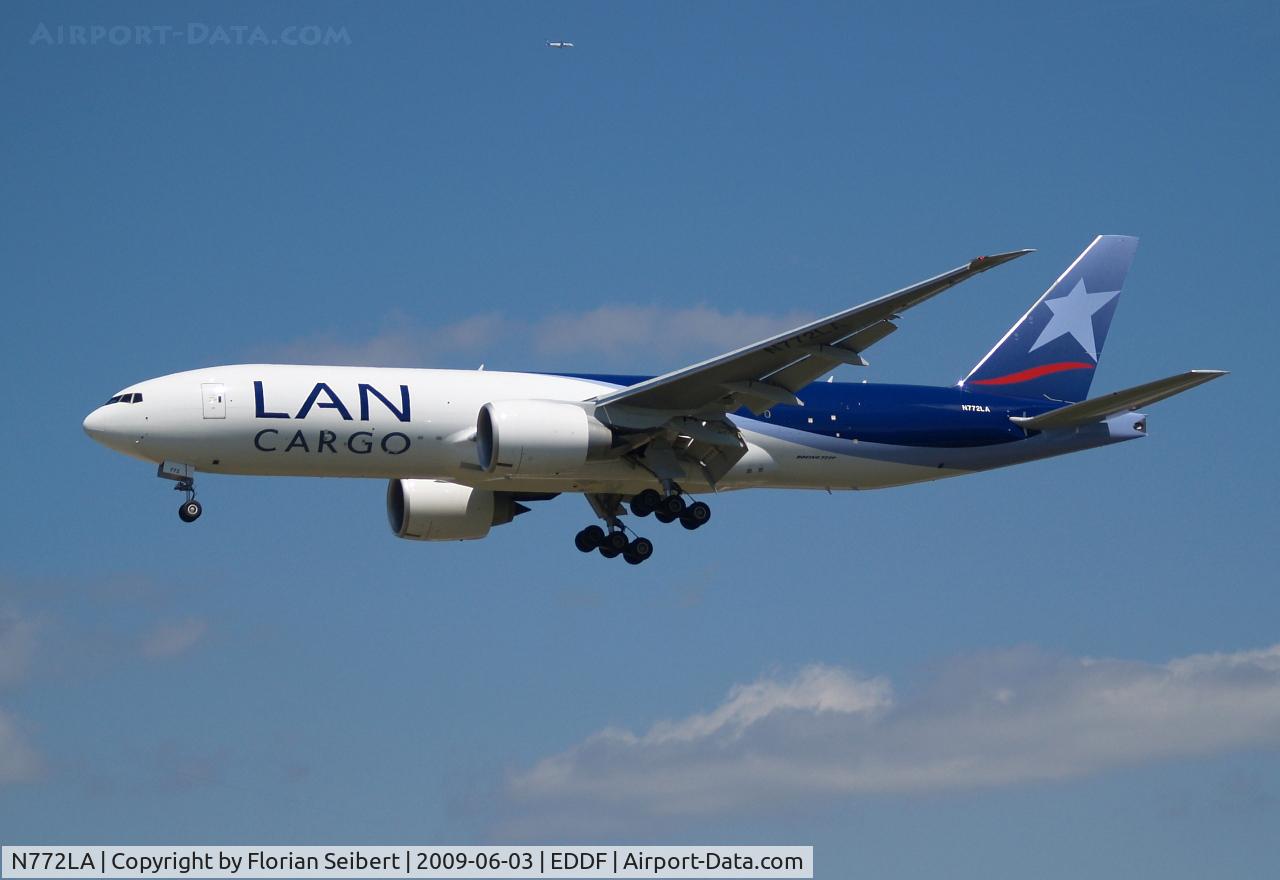 N772LA, 2009 Boeing 777-F6N C/N 37708, Short final rwy 25L