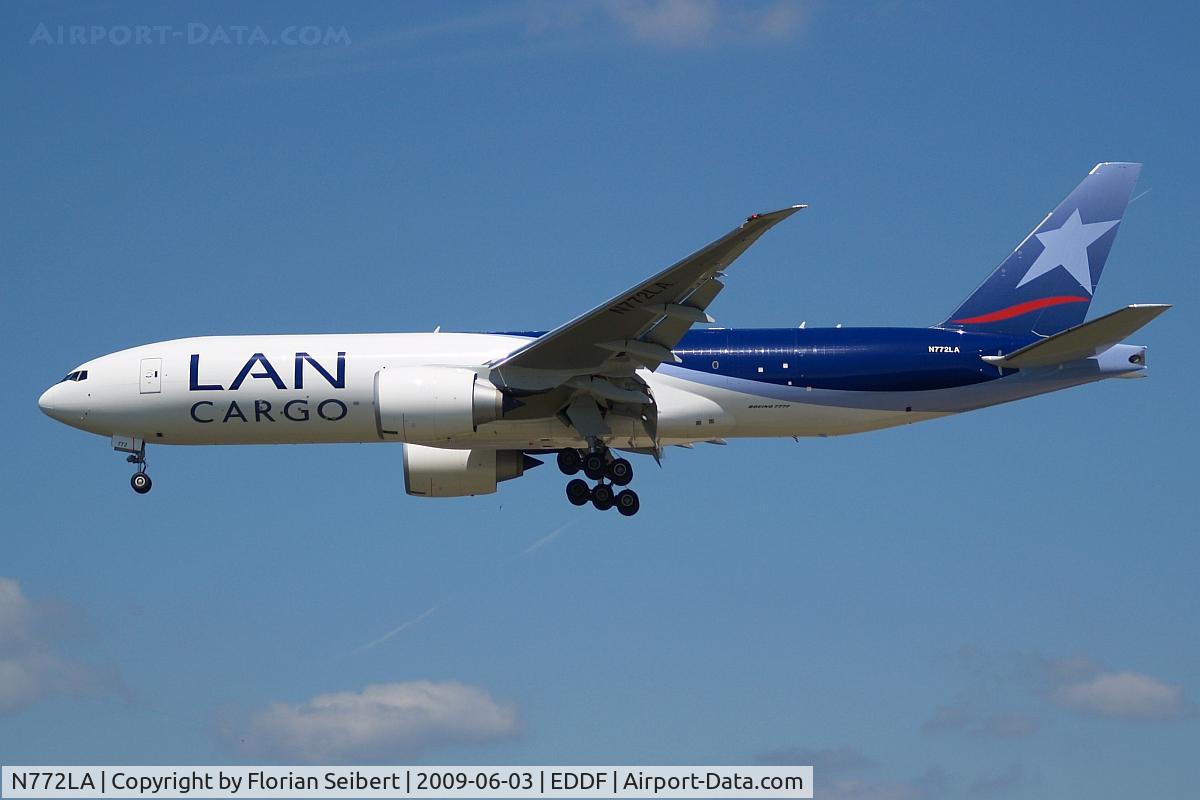 N772LA, 2009 Boeing 777-F6N C/N 37708, Short final rwy 25L