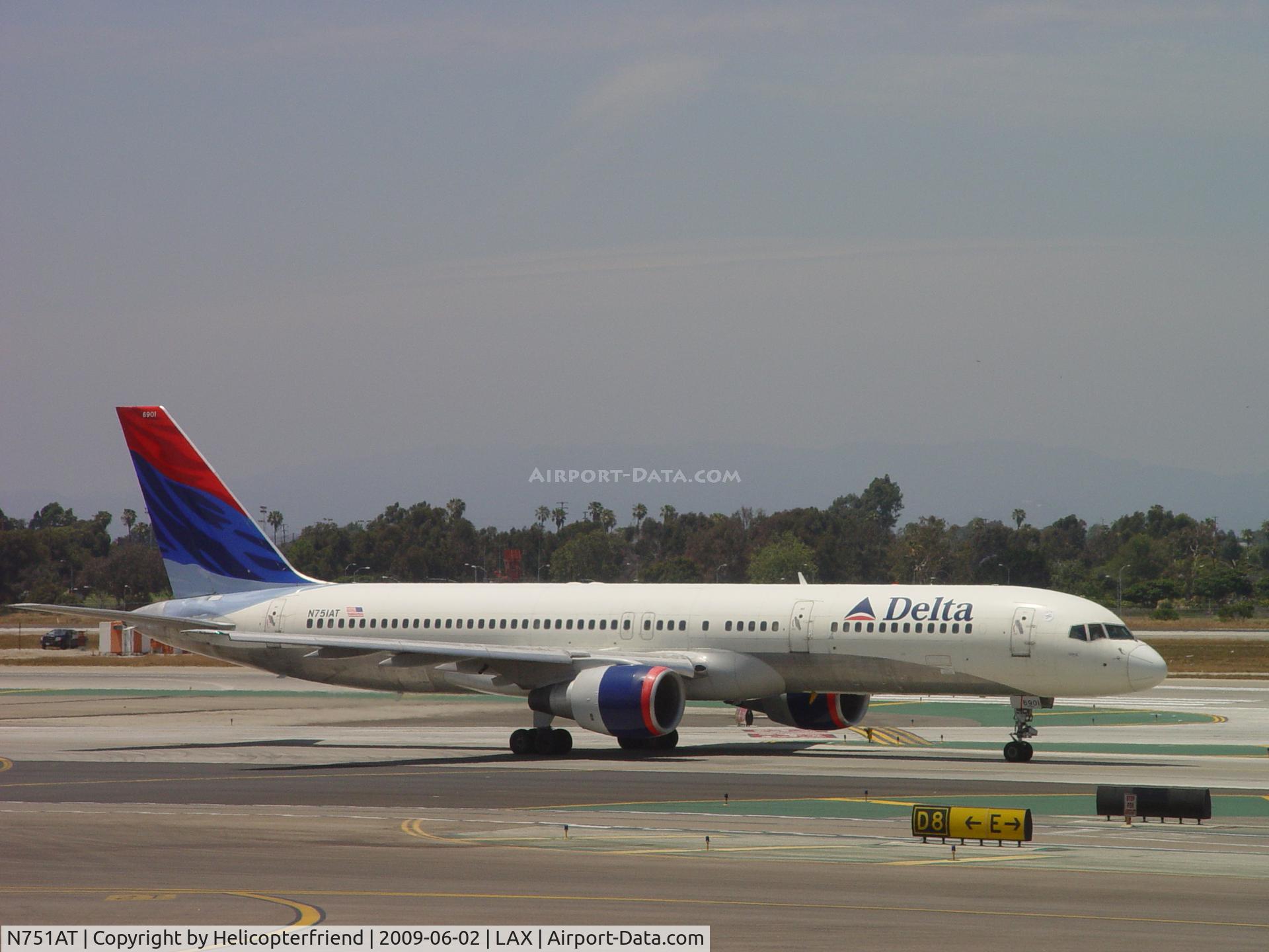N751AT, 1984 Boeing 757-212 C/N 23125, Taxiing to Runway 24L