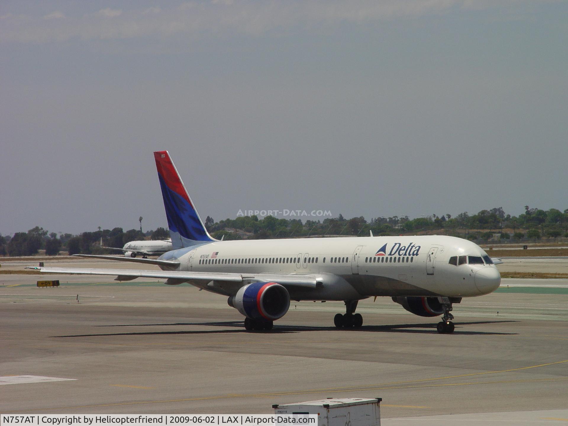 N757AT, 1984 Boeing 757-212 C/N 23127, Taxiing towards Runway 24L