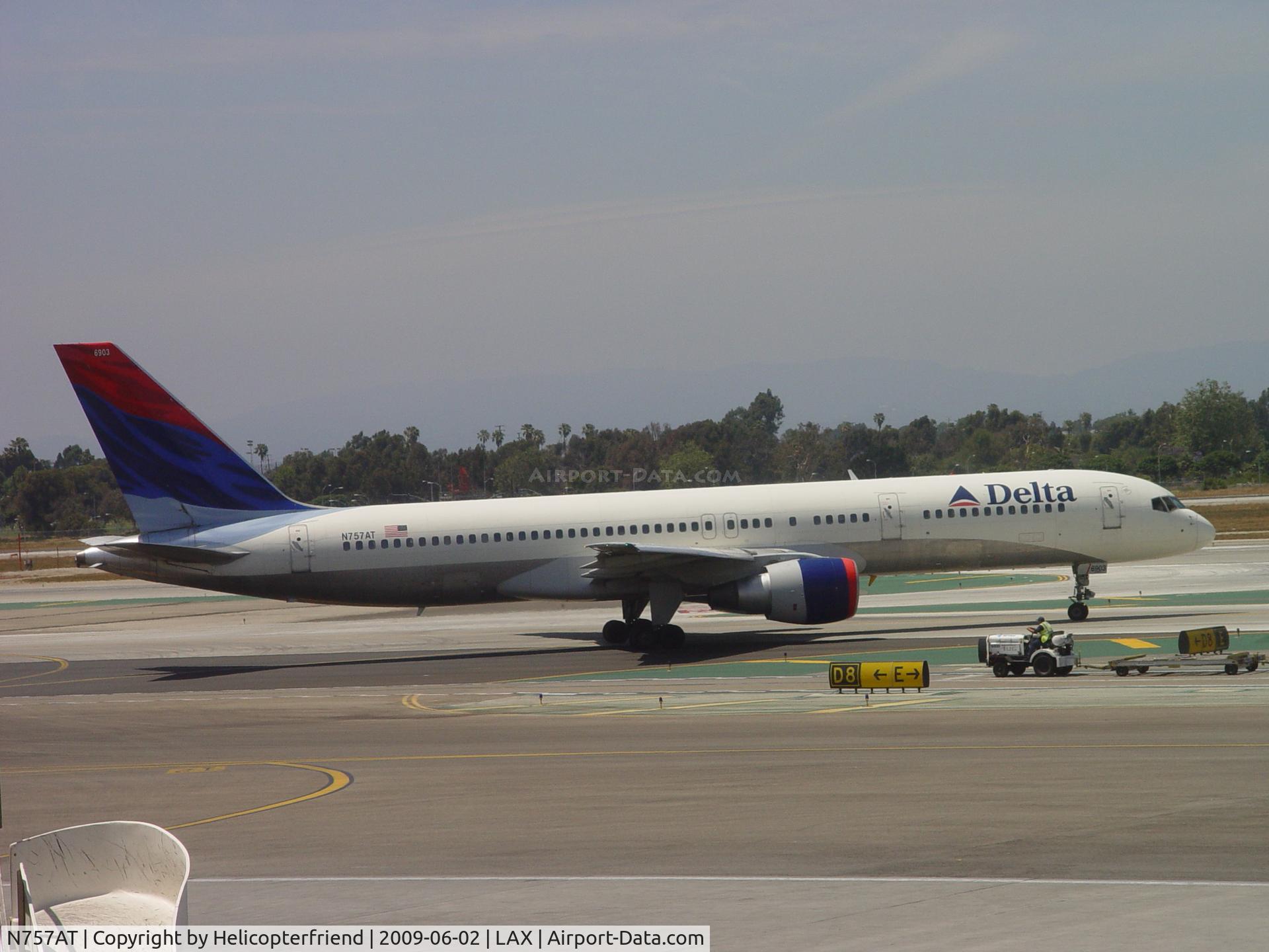 N757AT, 1984 Boeing 757-212 C/N 23127, Turning onto Runway 24L