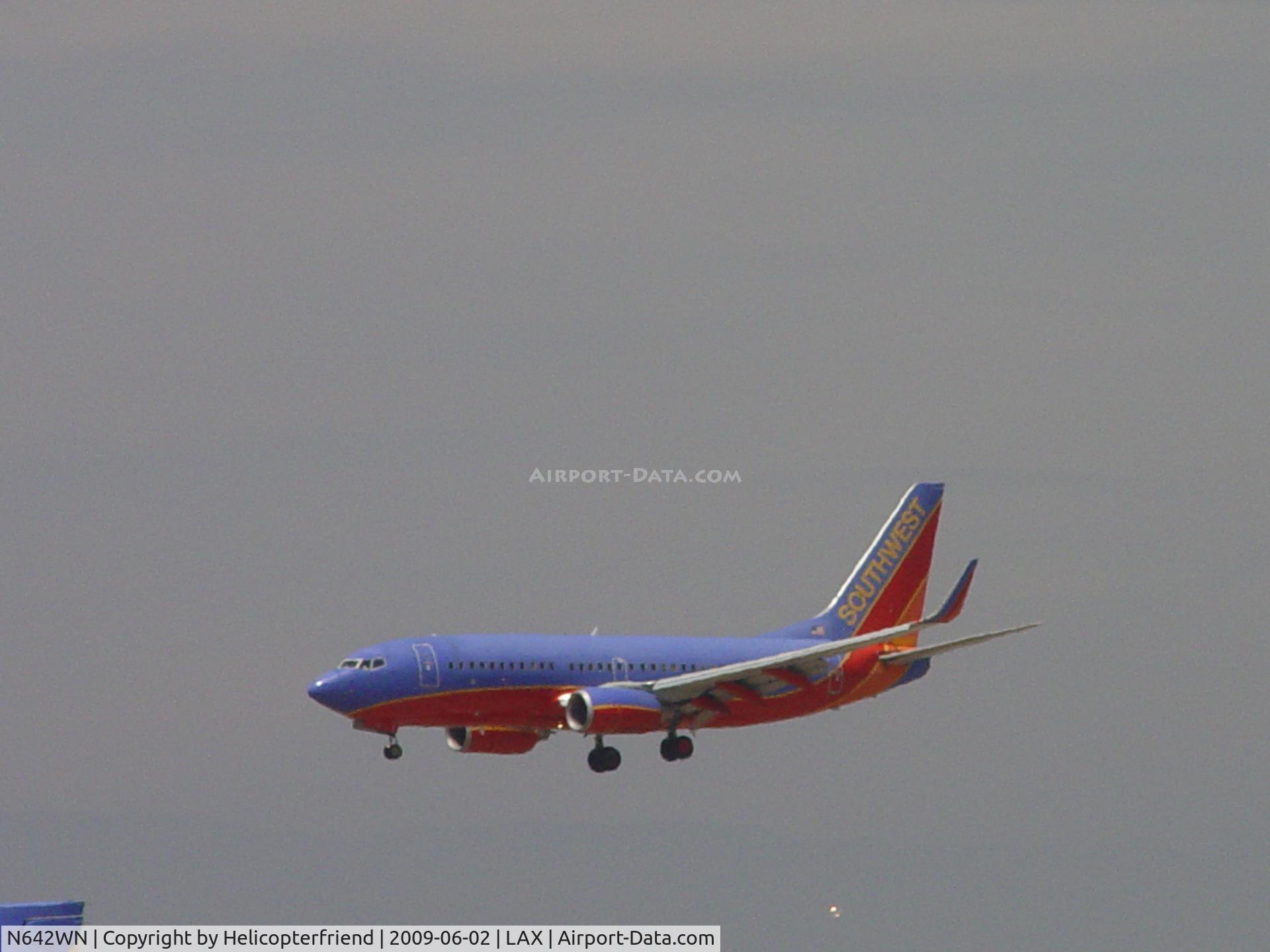 N642WN, 1997 Boeing 737-3H4 C/N 27715, Landing on Runway 24R