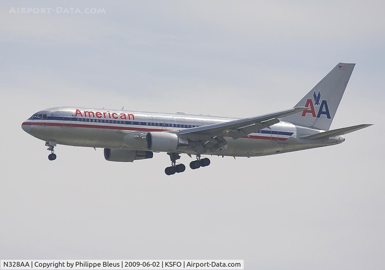 N328AA, 1986 Boeing 767-223 C/N 22328, Overflying the bay for a landing on one of the rwys 28.