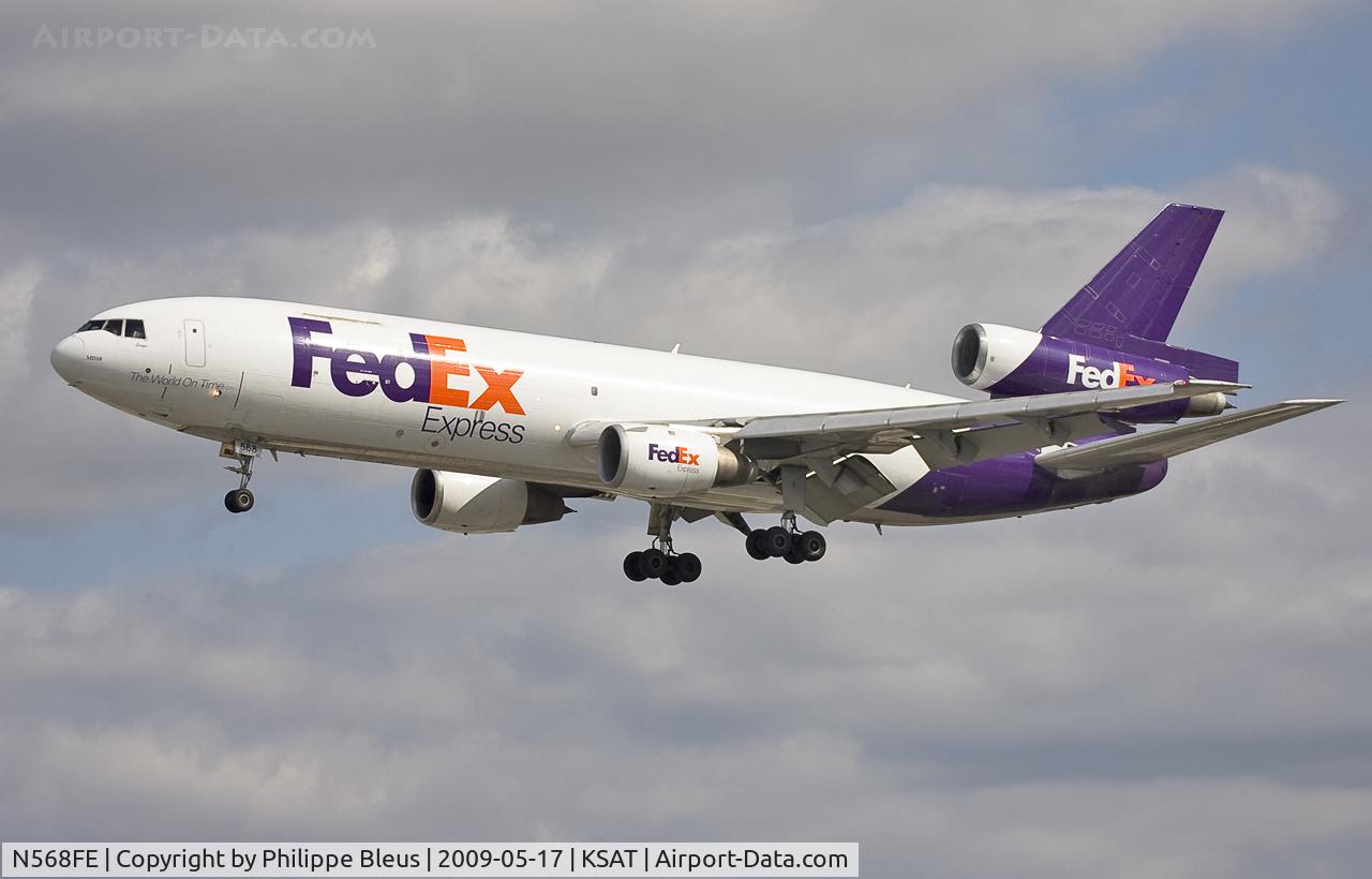N568FE, 1979 McDonnell Douglas MD-10-10F C/N 47827, Short final for rwy 3. Happy pilots, flying the real orginal very stable structure of the DC10 equipped with the Honeywall full glass panel (dashboard).