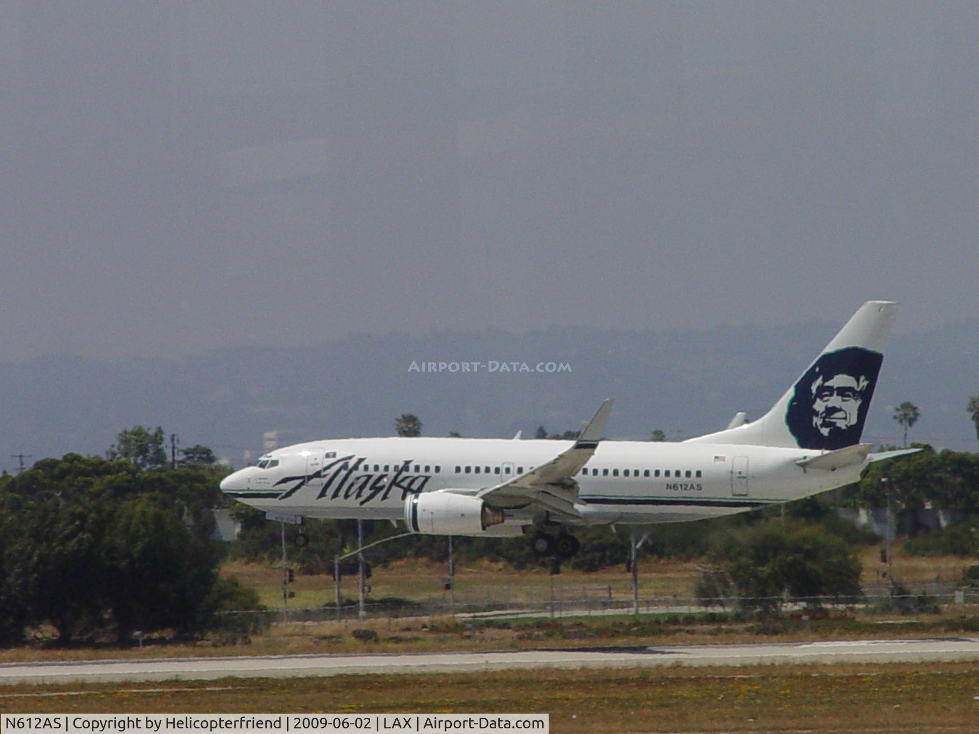 N612AS, 1999 Boeing 737-790 C/N 30162, Landing on Runway 24R